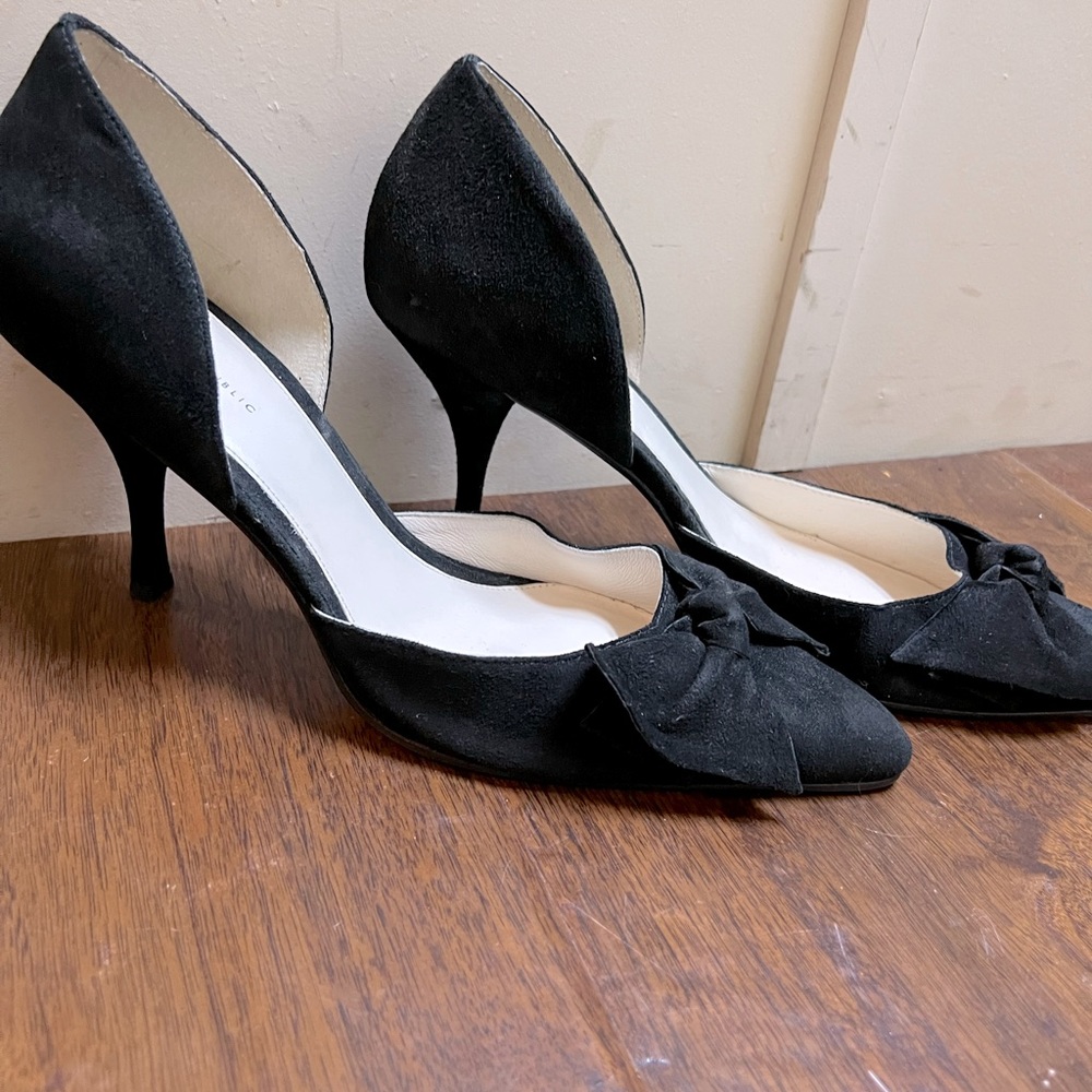 Banana Republic black suede d’orsay pump. Size 10